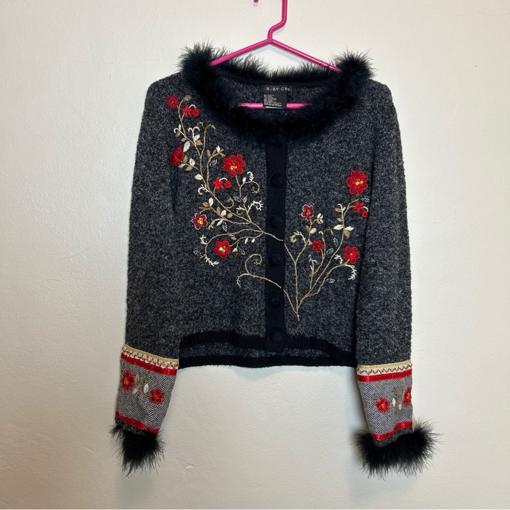 Vintage Y2K Ruby Cho Floral Embroidered Cardigan Faux Fur Collar Mobwife